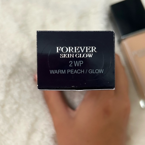 NEW Dior Forever Skin Glow Foundation - Picture 3 of 9